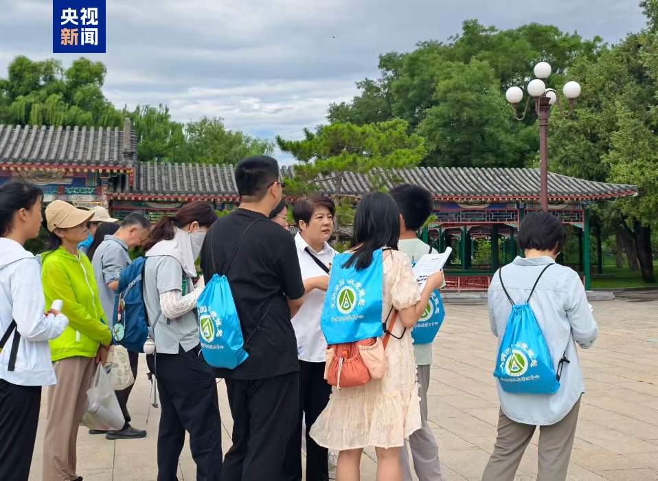 逛公园还能学知识！端午节次日北京市属公园单日接待游客超38万人次