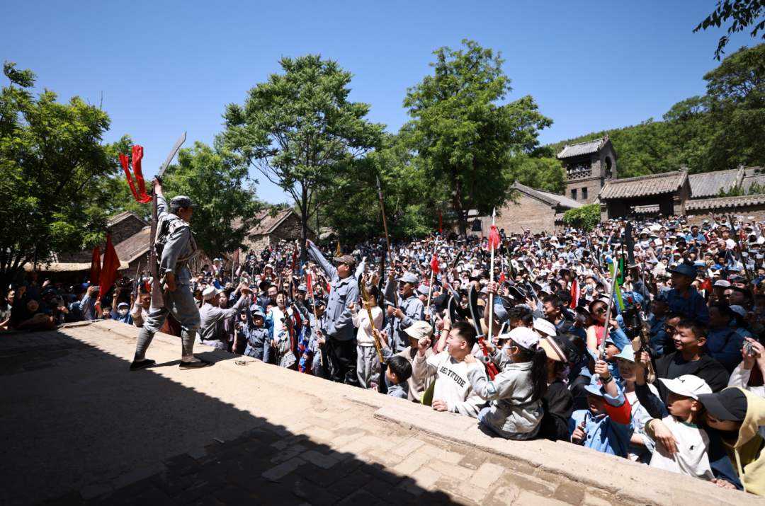 财经加点“言”｜“五一”的数据出来了，有点“怪”……