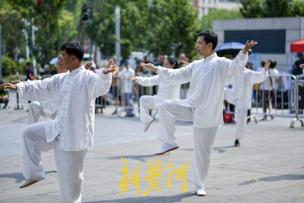 济南市第六届武林大会在弘阳广场举行，12项非遗体育同台显身手