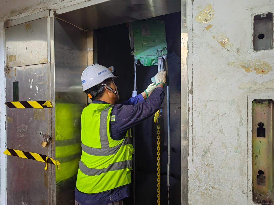 四中全会精神在基层丨国补助力老旧电梯更新,顶楼13楼只分摊340元