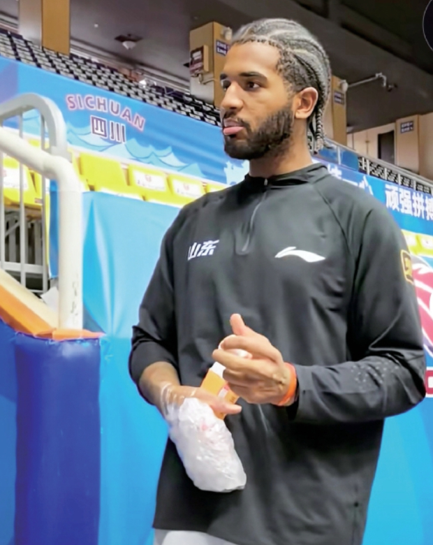 克里斯意外受伤给山东男篮出难题