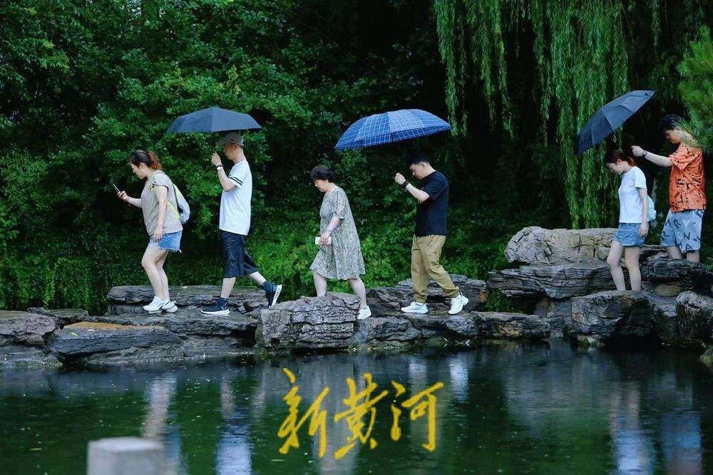 一年四季 泉在济南丨趵突泉畔雨中赏泉 仿佛置身画境