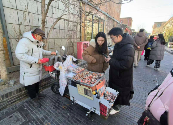 北京“刻小猫章的大爷”火了，但他有点茫然