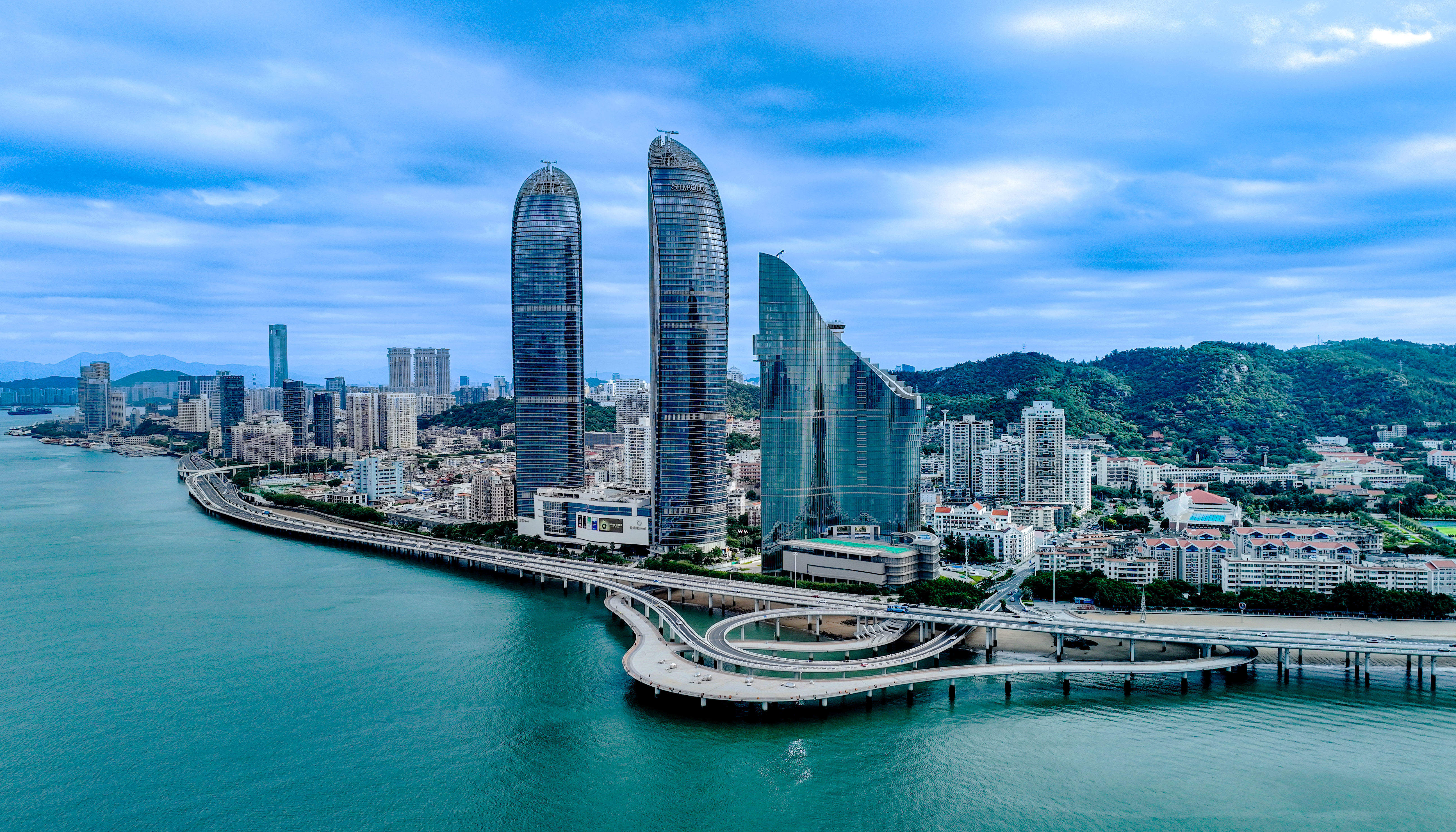 “我们从事现代化经济建设，要有长远考虑，统筹全局”