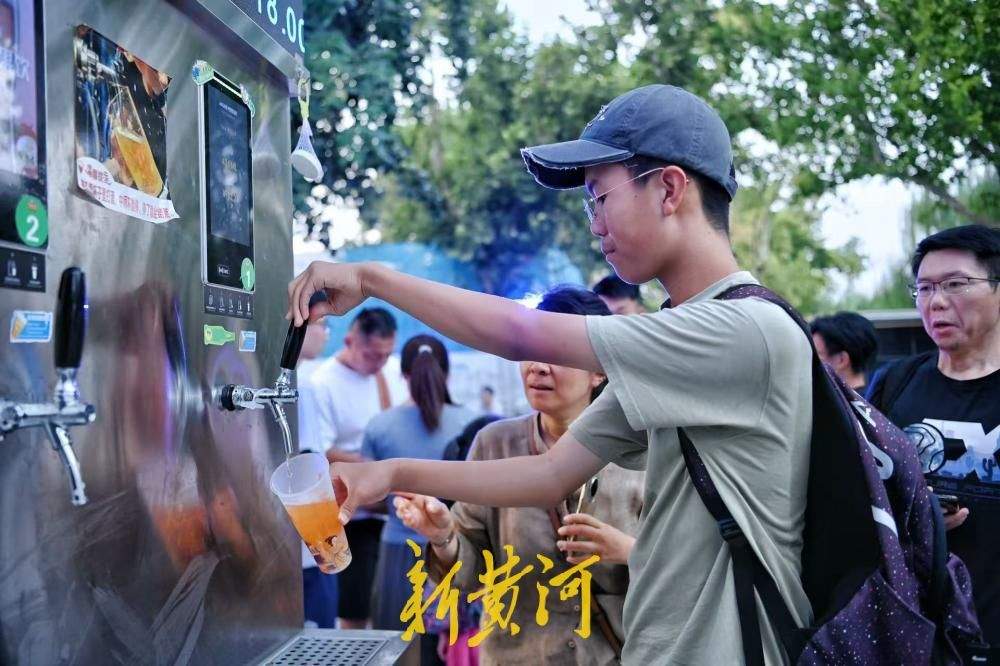 点亮泉城夜经济，明湖夜酌嘉年华开启十天湖畔狂欢