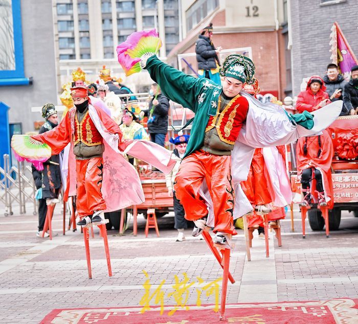 济南西关高跷队吕冠宇图片