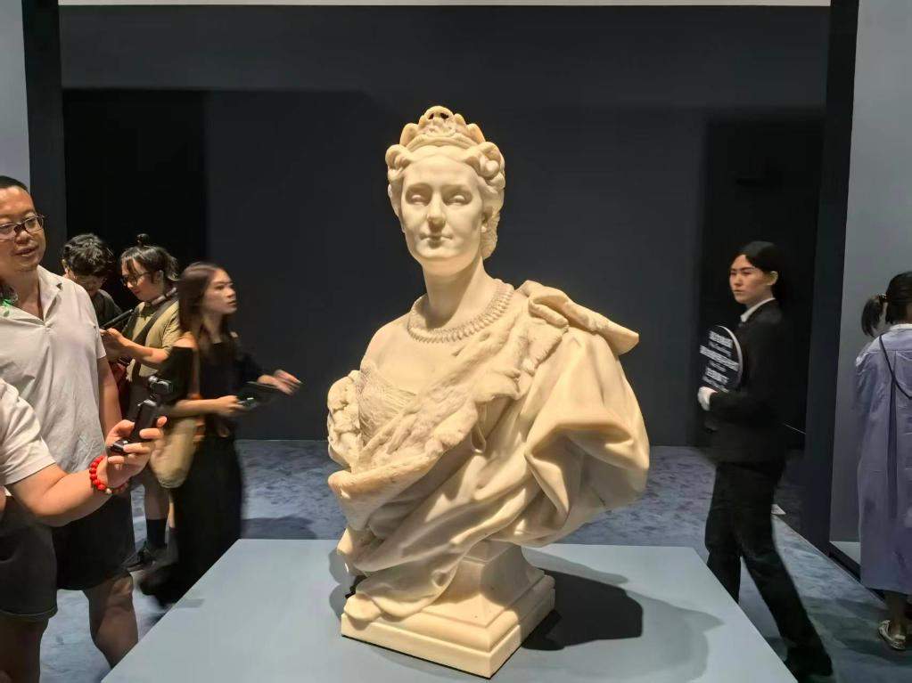 “洋土特产”、首店经济、票根经济，新名词透视中国市场内生活力