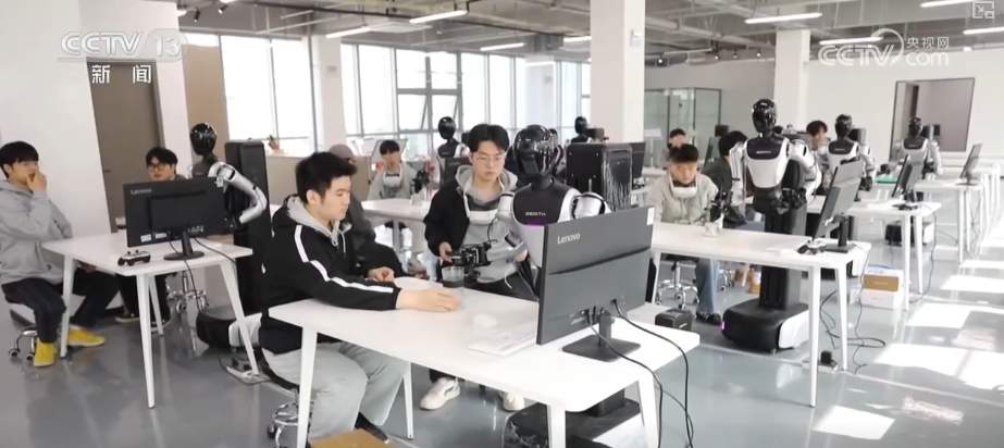 人形机器人应用场景遍地开花 催生消费新业态