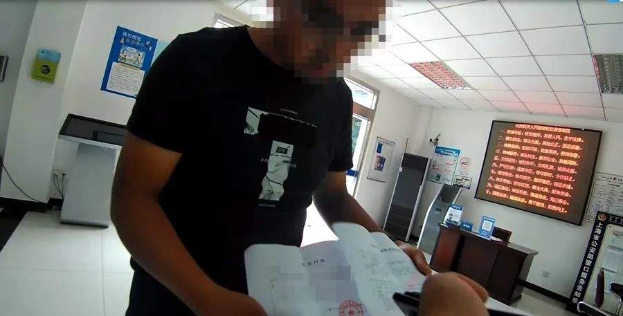 上海男子亲历:一夜“艳遇”损失4.5万,对方得手后逼他删光所有聊天记录