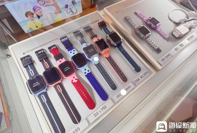 能加好友聊天、能发朋友圈，儿童刚摆脱手机又被电话手表“迷住了”