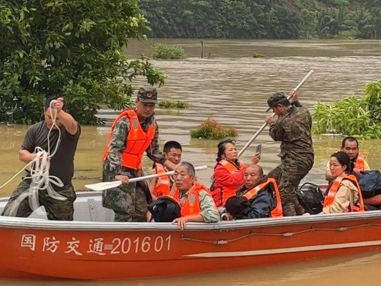 “5小时，水漫到天花板！”琼海受灾村民亲述洪水来袭瞬间