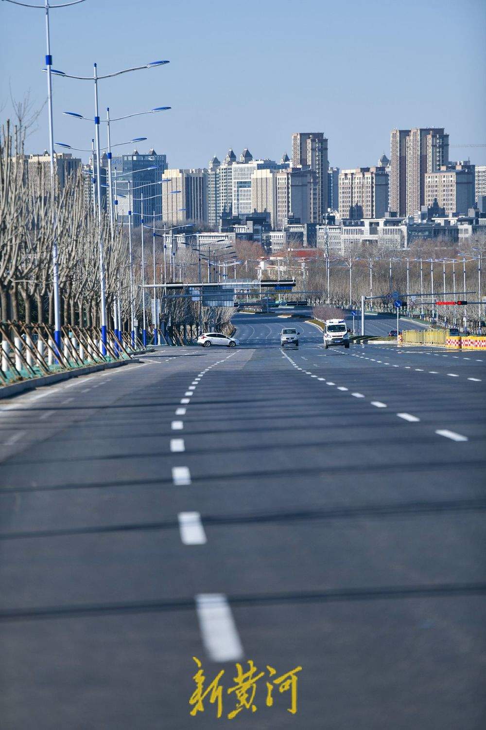 地铁8号线施工路段解除围挡，双向12车道通行重现