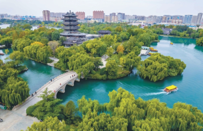 明湖秋色 宛若画卷