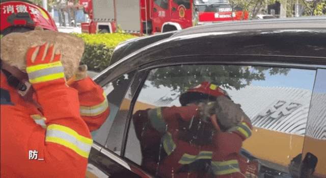 夏日封闭车内高温危险 千万别做“忘崽”家长