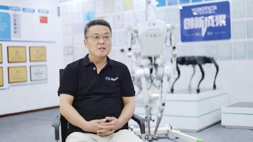 “机坚强”和他的12年