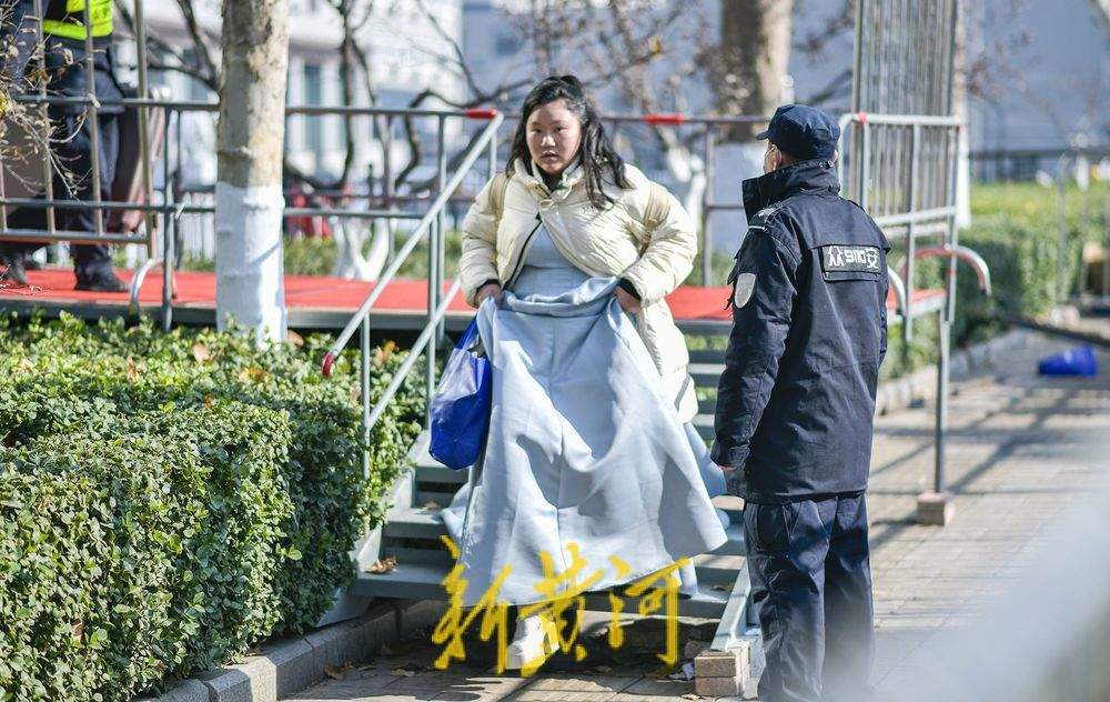 艺考音乐类专业考试开启,考生盛装素颜参加考试