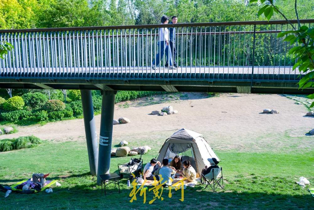 从“赏绿”到“享绿”，济南CBD山体公园迎来露营潮