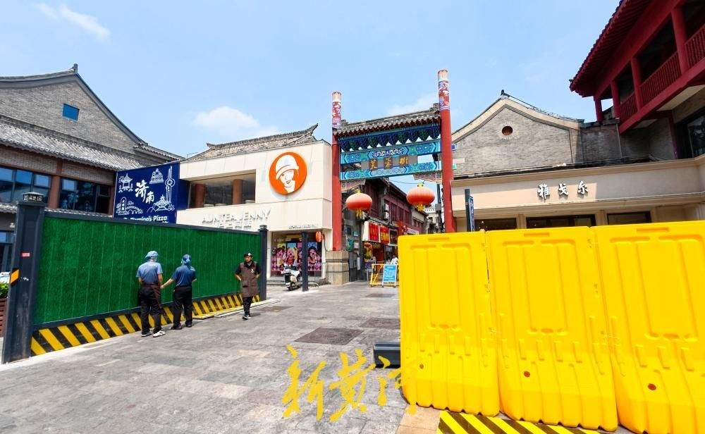 济南:泉城路快车道临时开放通行 人行道改造同步开启