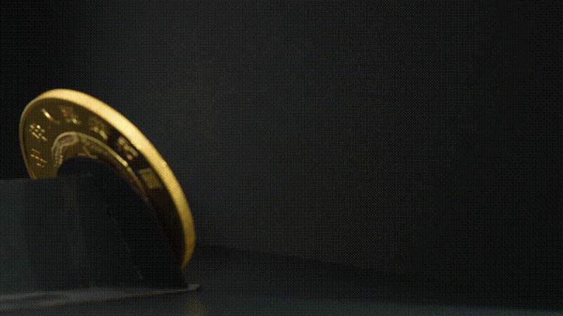 中国电影诞生120周年金银纪念币发行