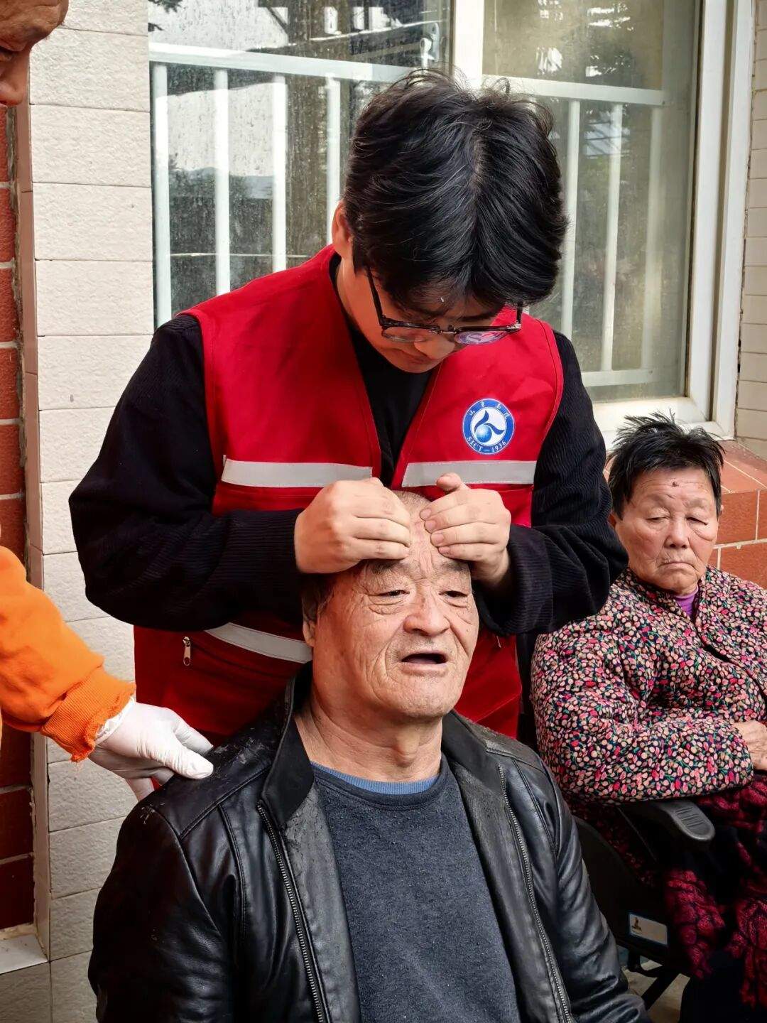 “泉城福彩公益行——关爱夕阳红”多项敬老爱老助老活动温暖过重阳