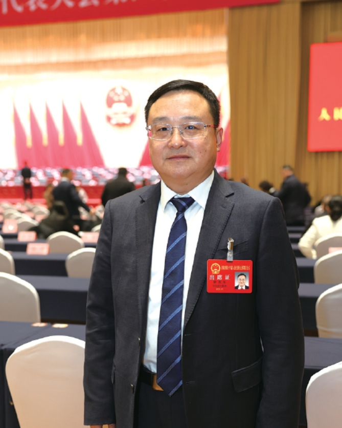 市人大代表，平阴县人民医院党委副书记、院长尹燕东：持续推进紧密型县域智慧医共体建设