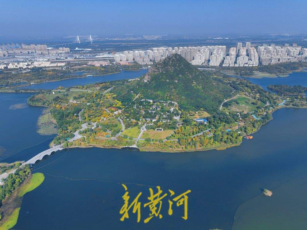 华山湖畔秋韵浓，再现《鹊华秋色图》绝美画卷