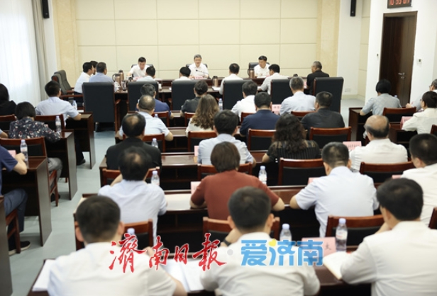 于海田到市审计局讲深入贯彻中央八项规定精神学习教育专题党课 全面落实中央八项规定及其实施细则精神 以作风建设新成效推动审计工作高质量发展