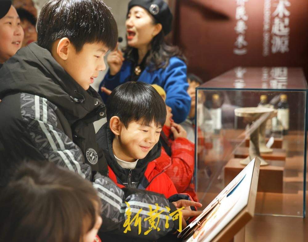 坐上“慢火车”赶大集，寻年味