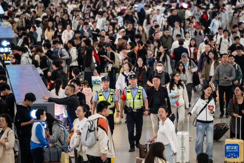 九州同庆 共赴征途——致敬假日里坚守一线的劳动者