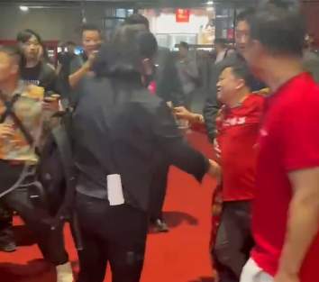 卤鹅哥投喂周鸿祎被指过火,一天后发视频回应:非常激动,以后会注意