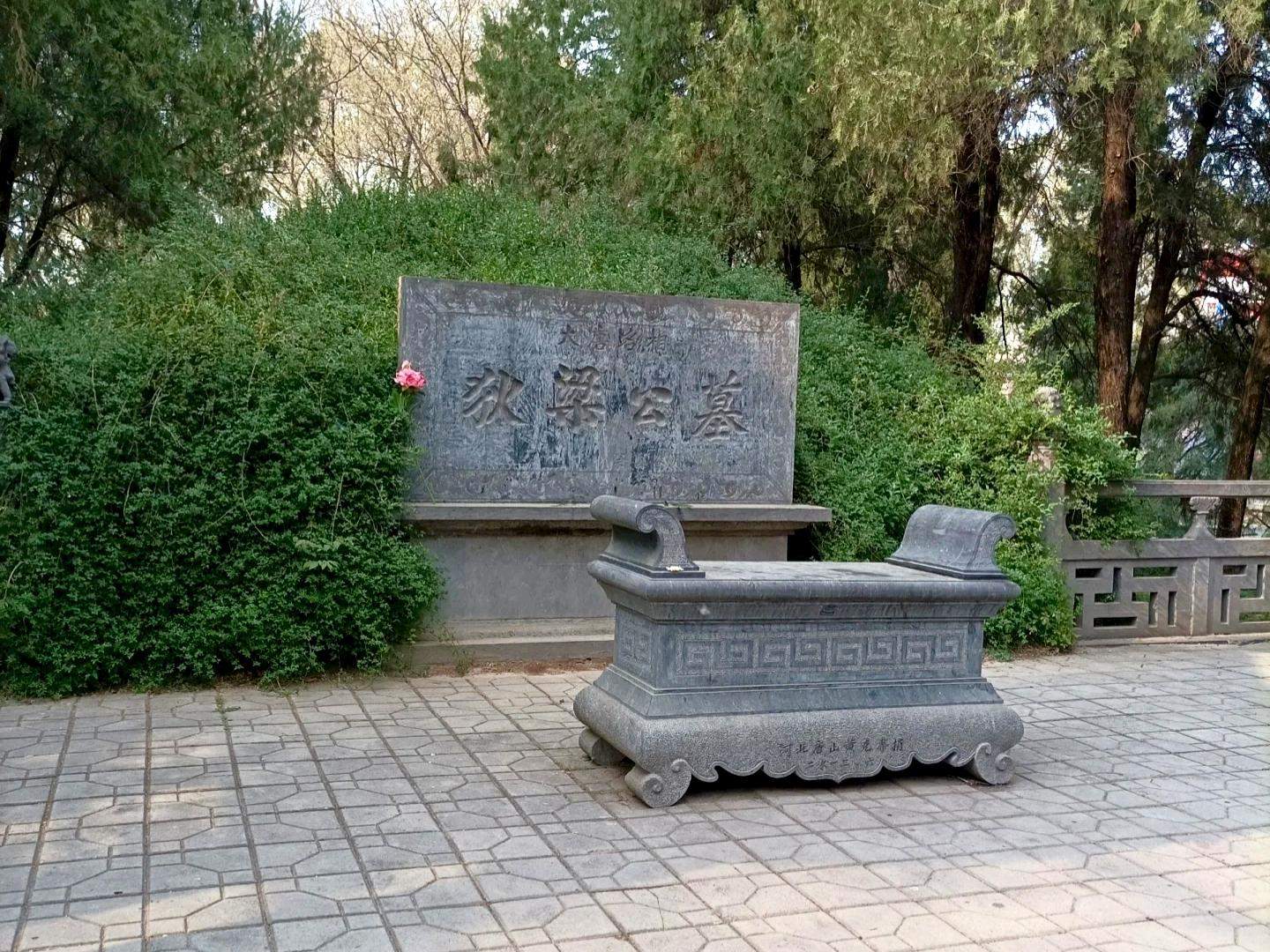 洛阳白马寺存争议的狄仁杰墓挂牌,当地回应:确认就是狄仁杰墓