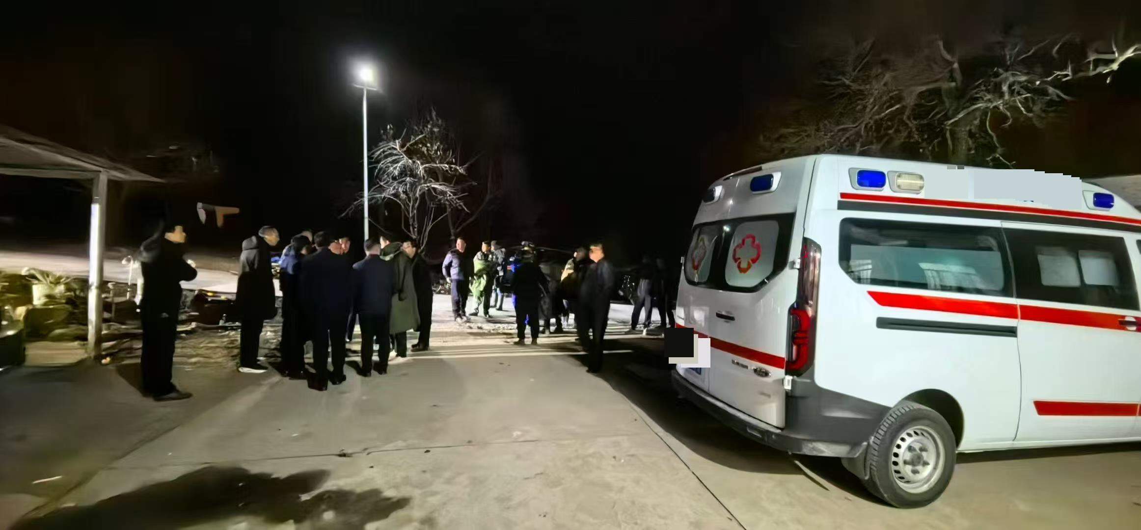 899元跟商团穿越“小鳌太”，男子中途落单向外界求救，警方：凌晨4点已将他带下山