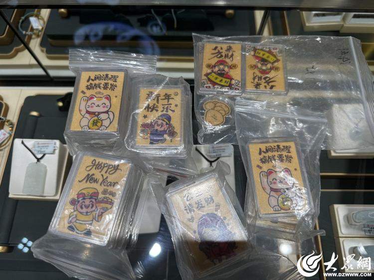 小克重黄金贴片成“新宠” 专家提醒：重量太轻很难检测纯度