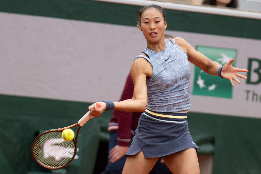 法网综合：郑钦文遭逆转无缘16强