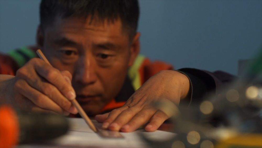 新华视点｜致敬劳动者 平凡岗位上的光芒万丈