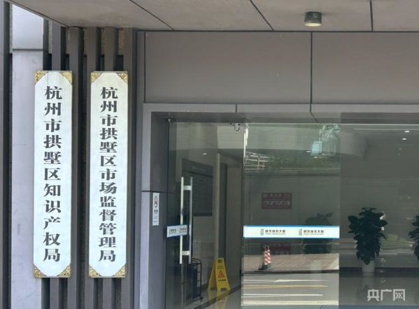 “店员向食物撒头屑”事件最新进展：涉事员工行拘7日
