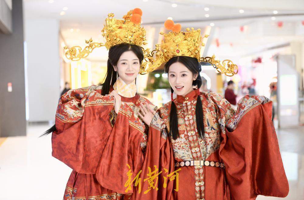 民俗表演拉开春节序幕 济南各大商场为市民送红包和祝福