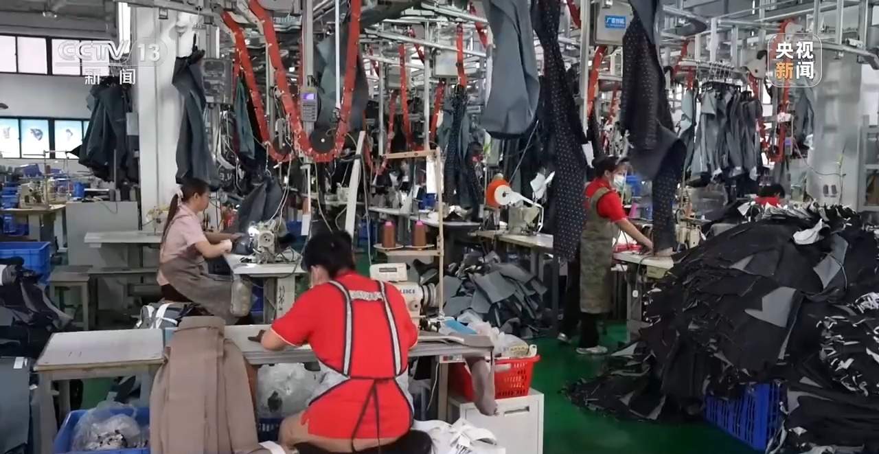 2000㎡的暑期托管班 这家服装厂最“不务正业”的投资