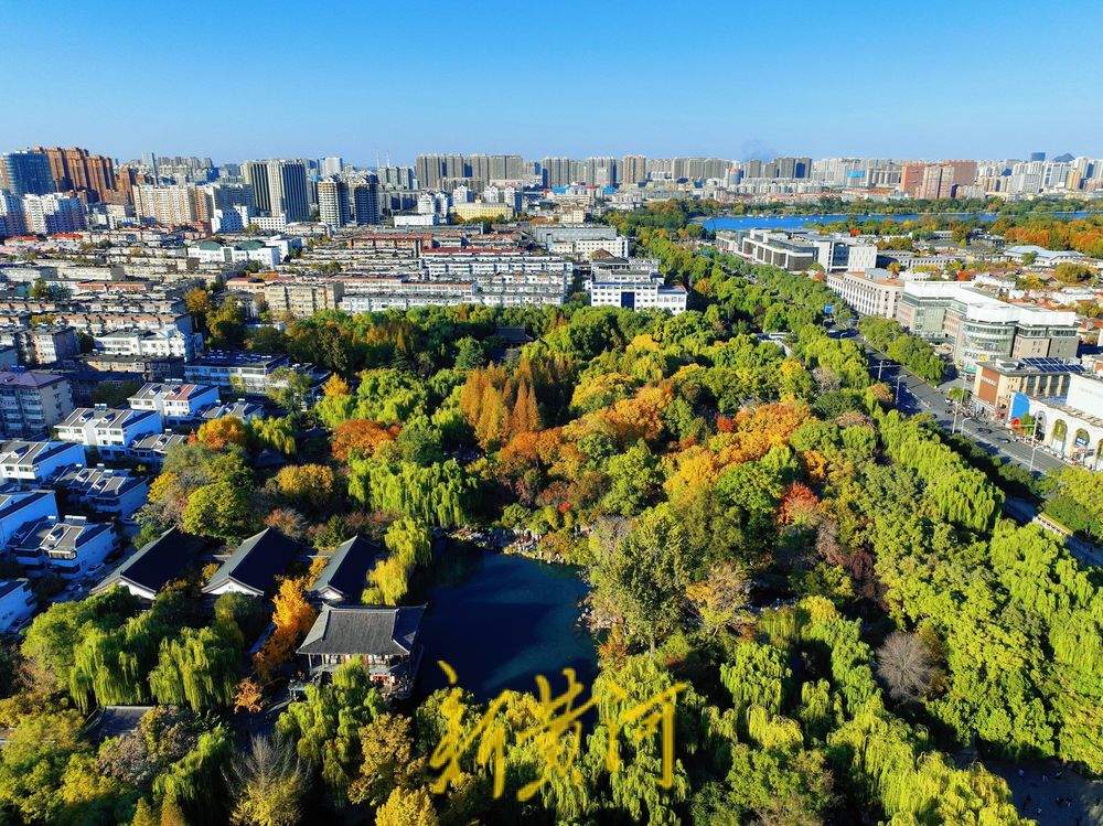 五彩斑斓，五龙潭呈现最美晚秋景色