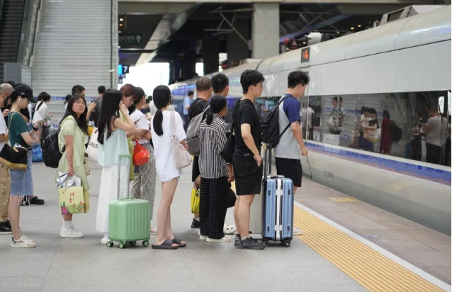 学生可提前20天预约车票！8月1日起，铁路部门优化学生预约购票服务