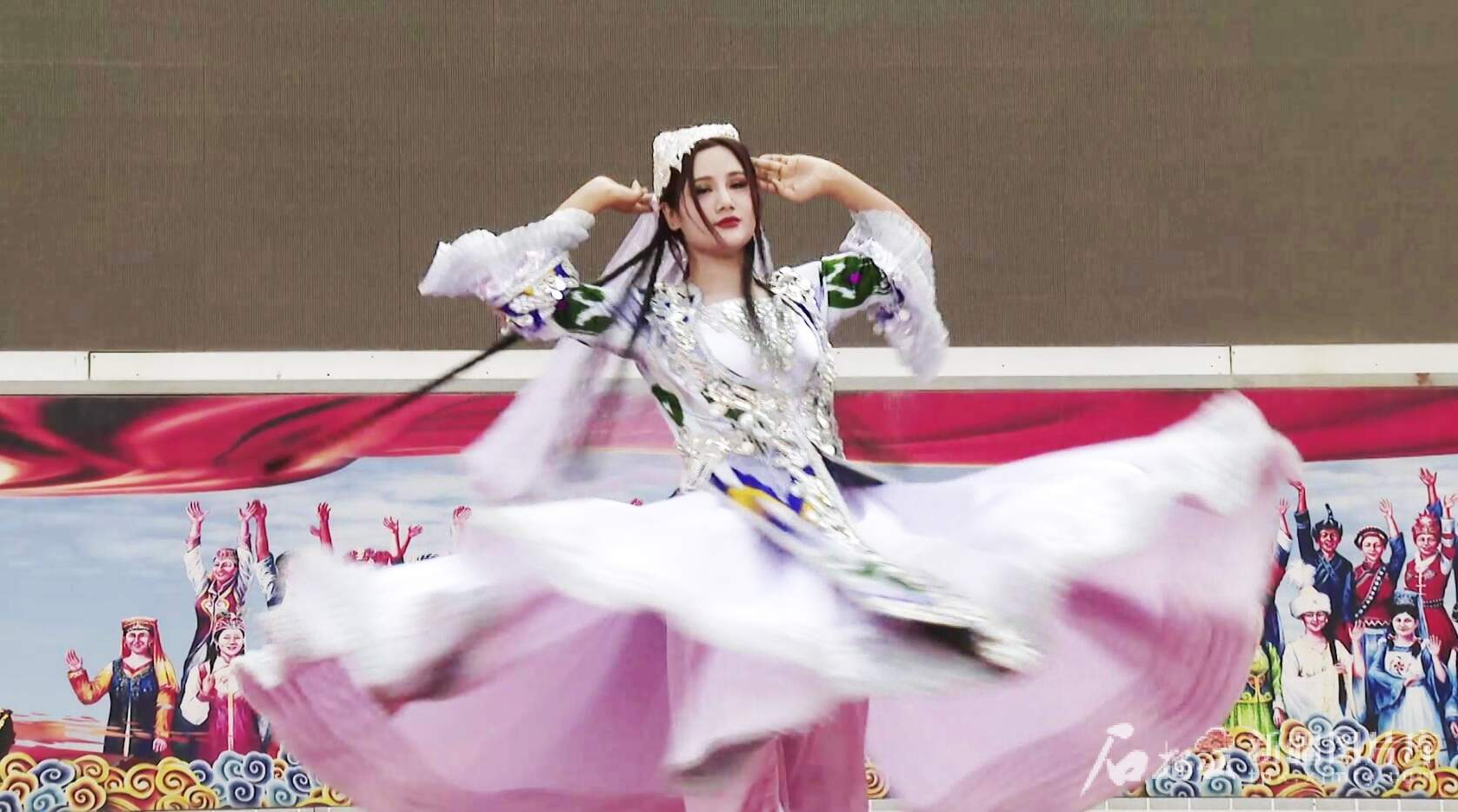 互祝福 同分享 共欢乐——新疆各族干部群众共度古尔邦节