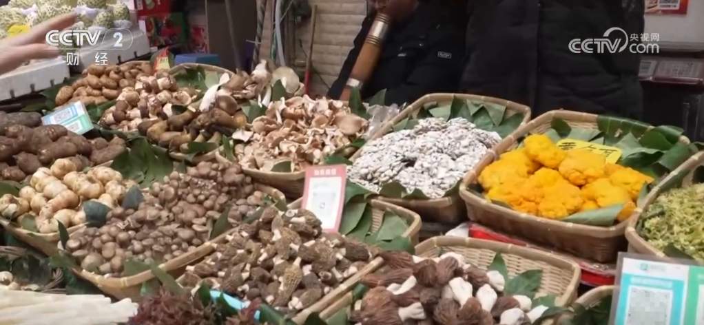 菜市场成为网红“打卡地” 在市井集市烟火气中感受城市独特韵味