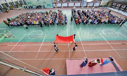 “龙”元素迎接中小学新学期，这气氛十足“热辣滚烫”