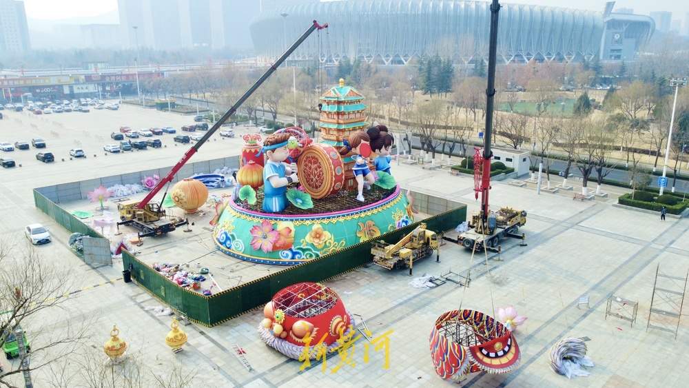 “泉”在济南过大年｜迷你版超然楼兼具运动风主题花灯落户济南奥体中心