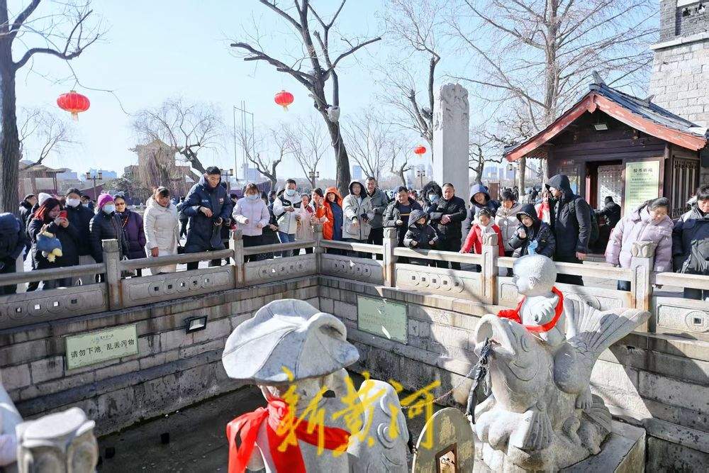 “泉”在济南过大年｜春节假期大明湖畔感应泉祈福游客不断 