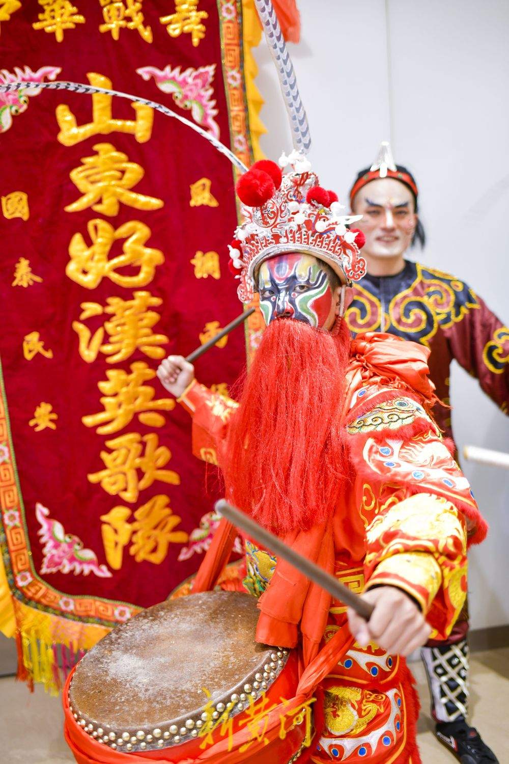 “泉”在济南过大年｜英歌舞新春舞动泉城 脸谱勾勒梁山好汉群像