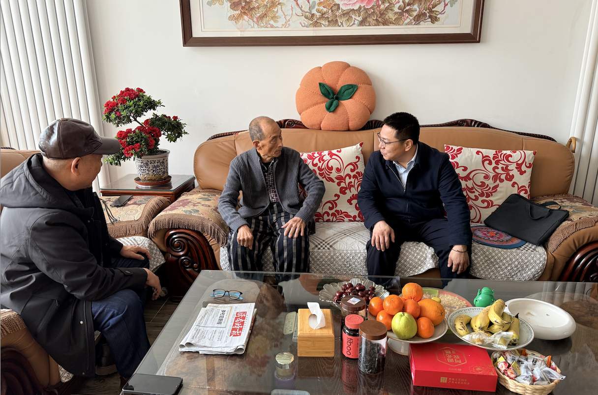 山东省地矿局地质测绘院领导走访慰问退休老党员