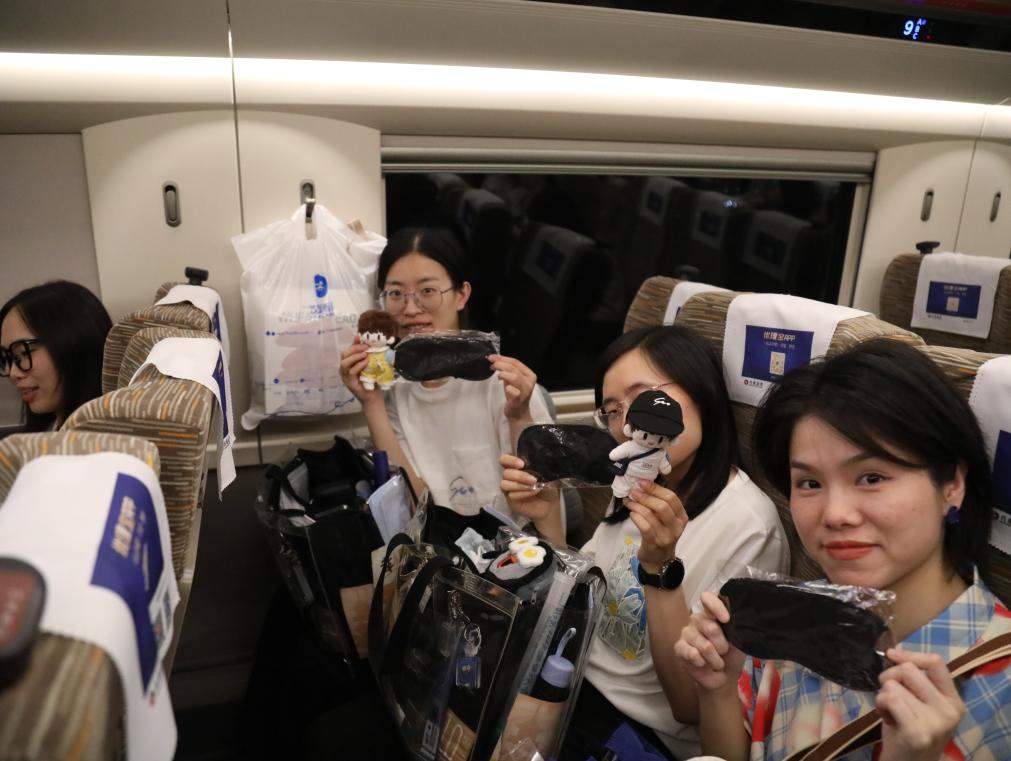 “歌迷专列”,浪漫启程