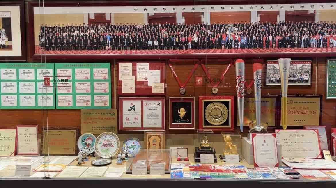 行走黄河｜“超轻、超省力” 记者探厂体验碳纤维自行车丝滑“科技感”