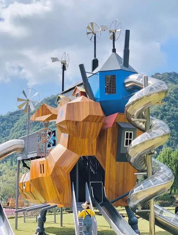 云南一景区“人体蜈蚣”等雕塑被指恐怖,工作人员:来过的游客很少有说被吓到,比较受孩子欢迎